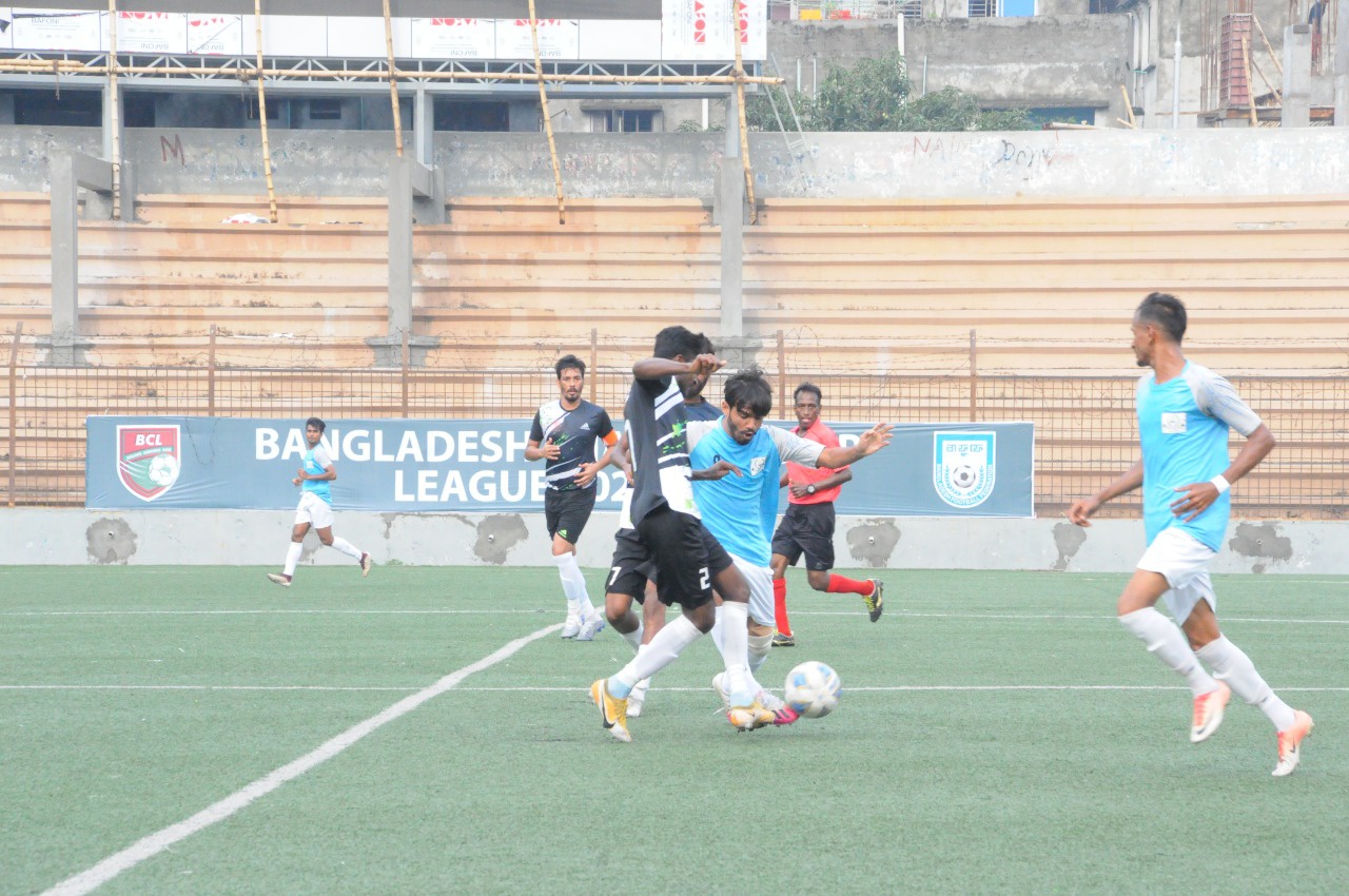 Dhaka Wanderers Club and Farashganj Sporting Club draws the match