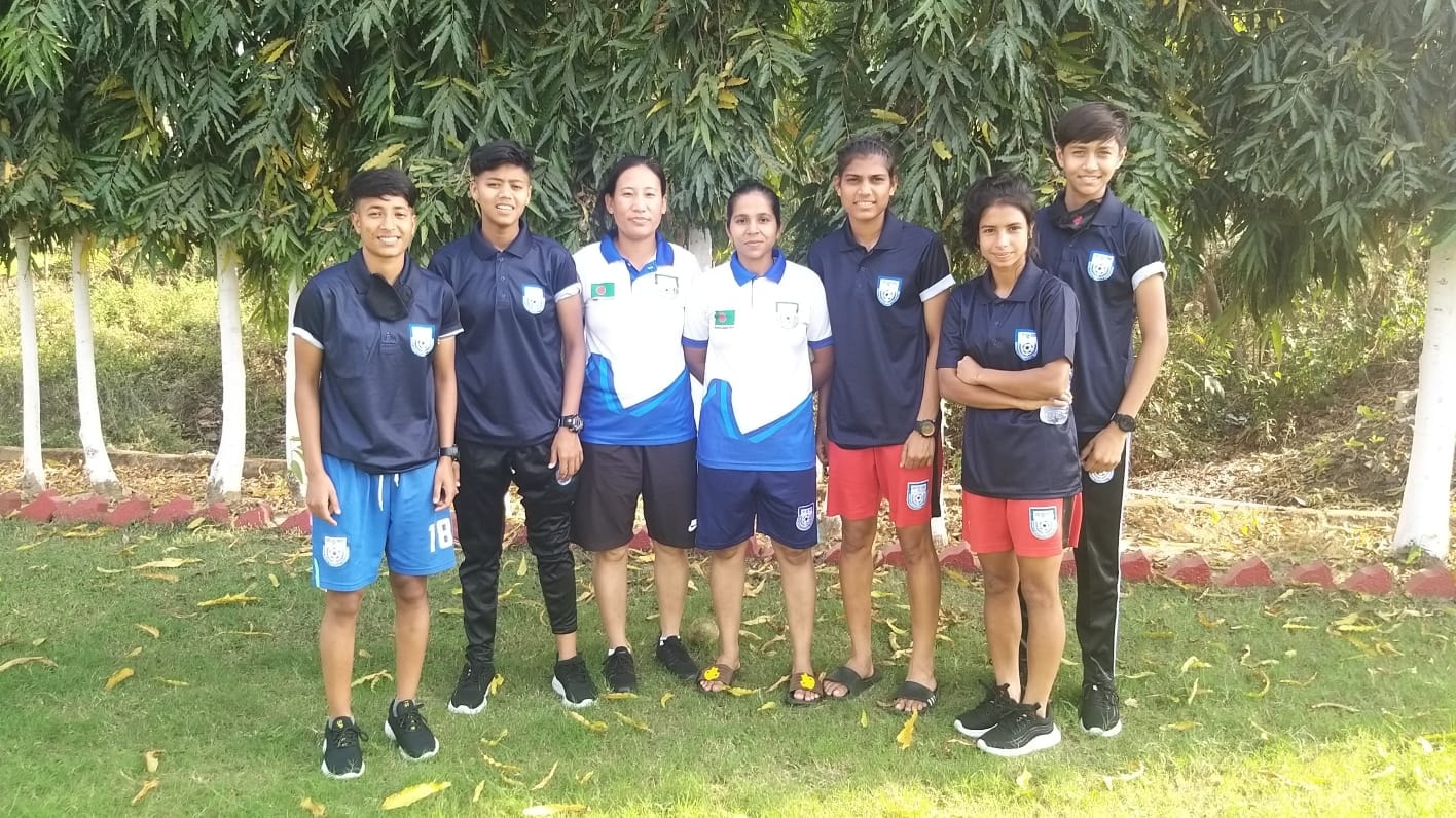 The Bangladesh U-18 women's national football team arrives at Kolkata Airport today for participating 'SAFF U-18 Women's Championship 2022'