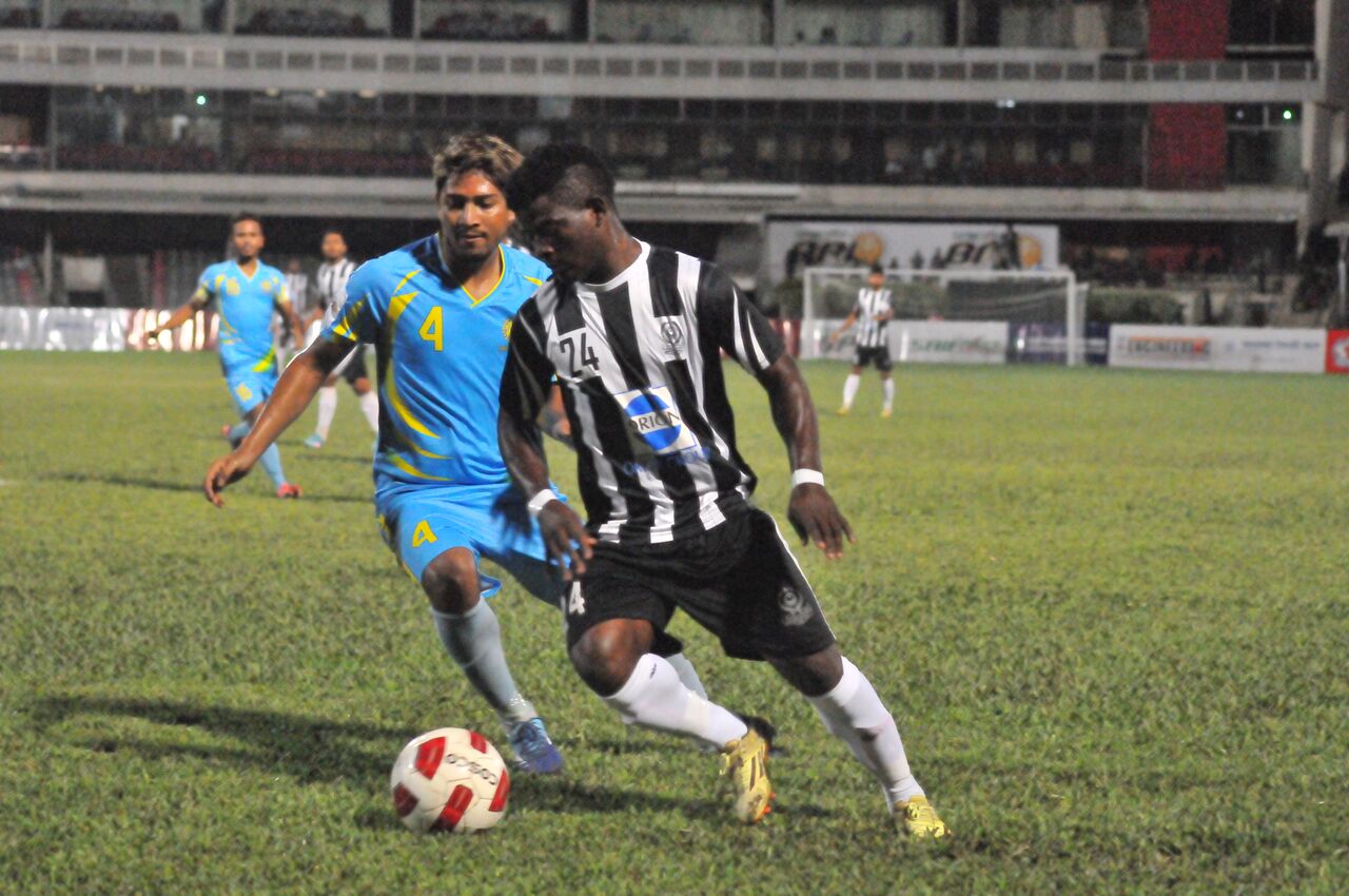 Abahani stand atop Mohammedans with last minute goal
