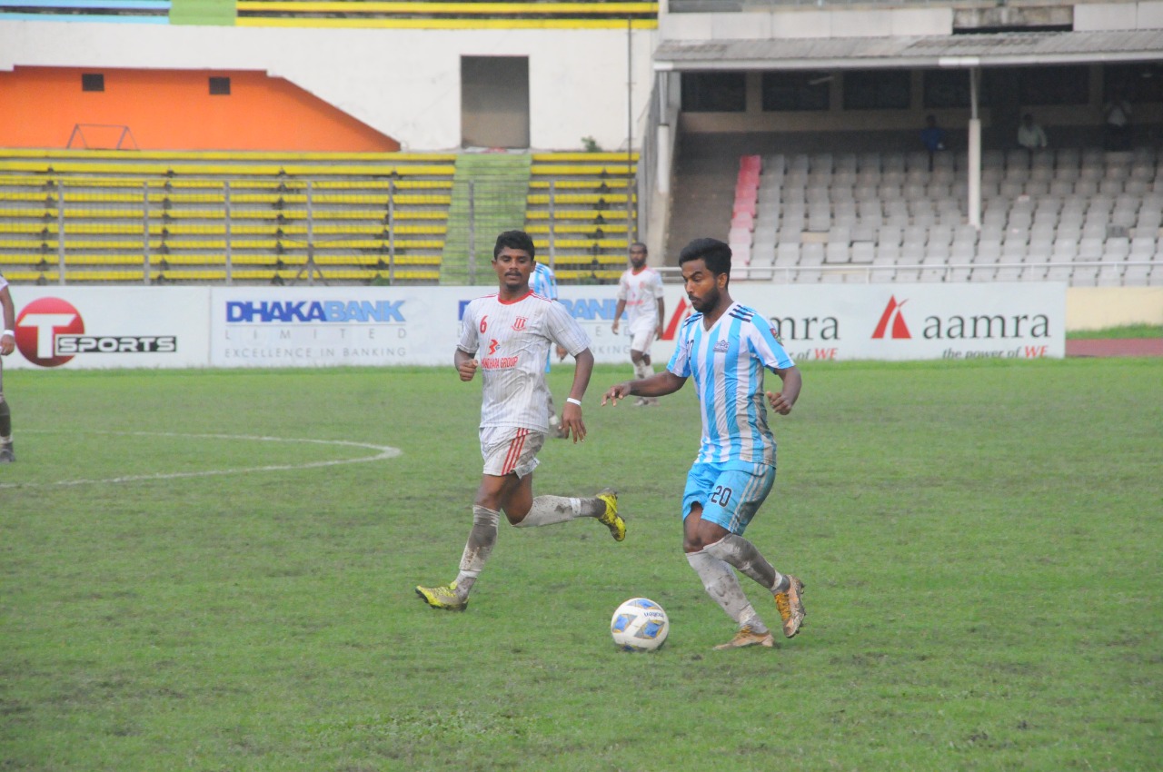 Fakirpool Youngmen's Club won the match by 4-1 goals against Wari Club