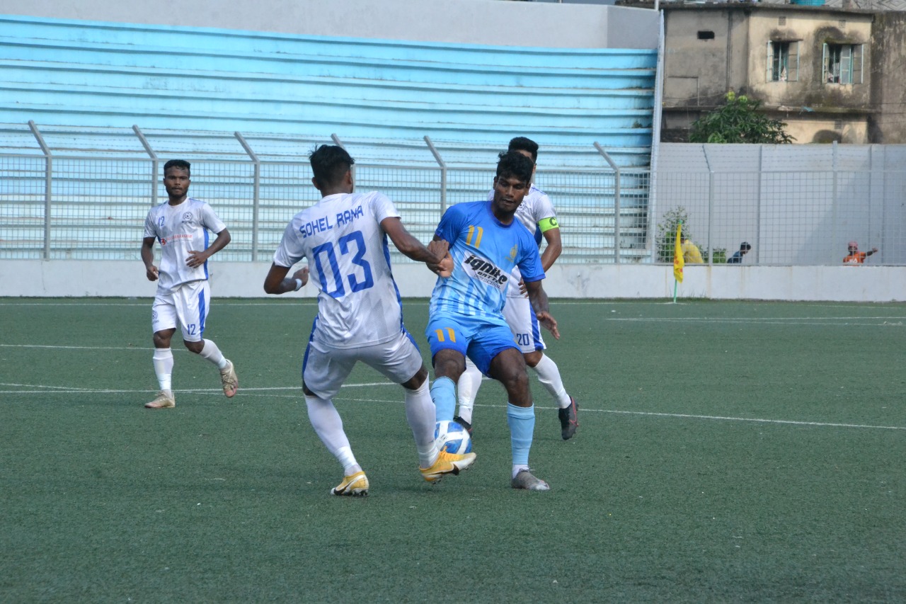Chittagong Abahani Ltd. defeated Uttar Baridhara Club at 4-3 goals